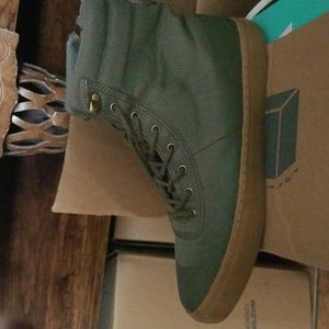 True religion size 11 olive green shoes